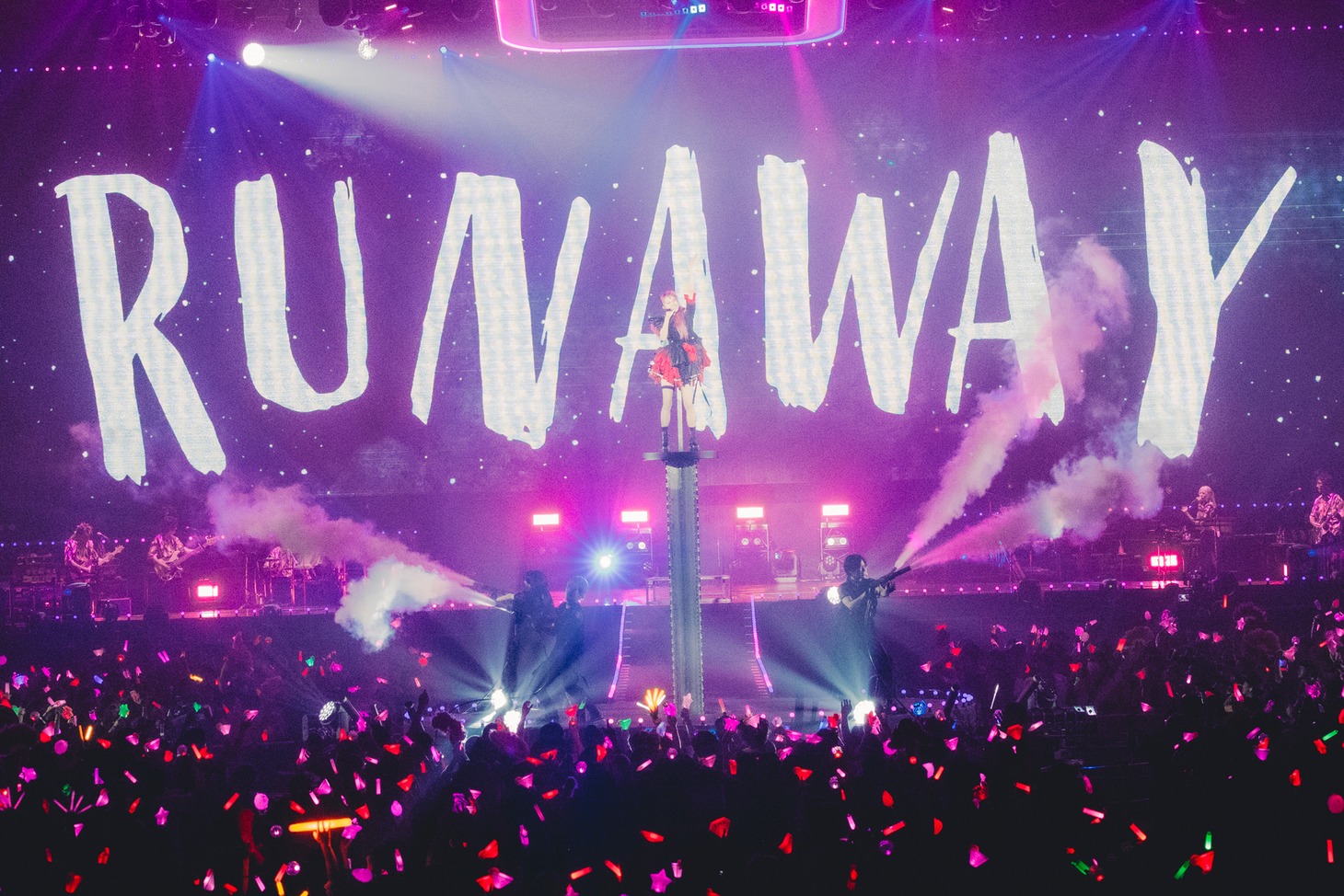 2024年11月30日に国立代々木競技場第一体育館で行われた「LiSA LiVE is Smile Always～COCKTAiL PARTY～」SWEET編の様子。（撮影：平野タカシ）