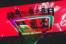 2024年11月30日に国立代々木競技場第一体育館で行われた「LiSA LiVE is Smile Always～COCKTAiL PARTY～」SWEET編の様子。（撮影：平野タカシ）