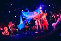 CENT LiVE Tour「Over the Toybox tour」の様子。（Photo by Tetsuya Yamakama）