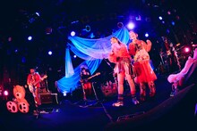 CENT LiVE Tour「Over the Toybox tour」の様子。（Photo by Tetsuya Yamakama）