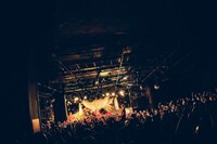 CENT LiVE Tour「Over the Toybox tour」の様子。（Photo by Tetsuya Yamakama）
