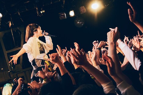CENT LiVE Tour「Over the Toybox tour」の様子。（Photo by Tetsuya Yamakama）
