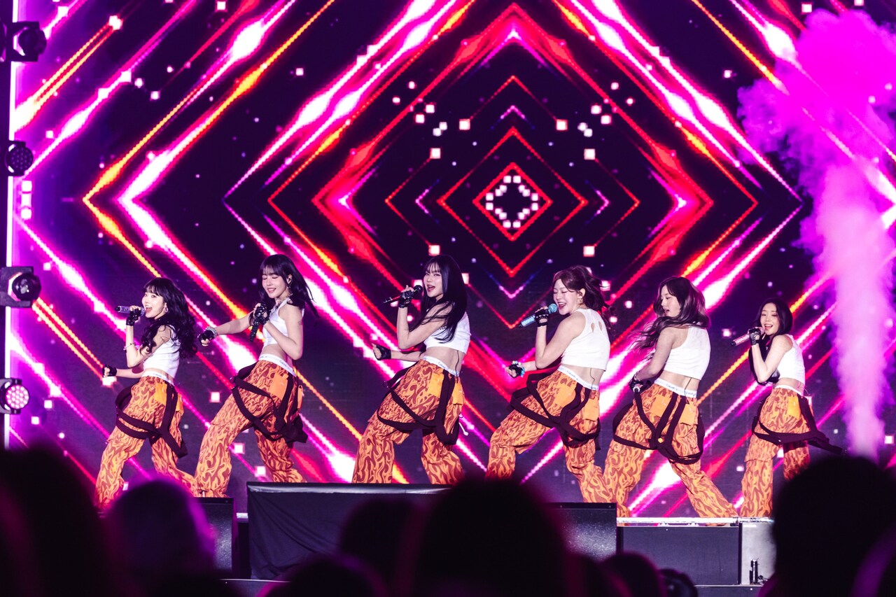 MB_STAYC_KARA.jpg?impolicy=lt&