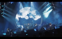 Official髭男dism「Same Blue」ライブ映像のサムネイル。