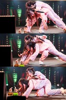 めちゃくちゃになる小久保柚乃（上）と仲村悠菜（下）。