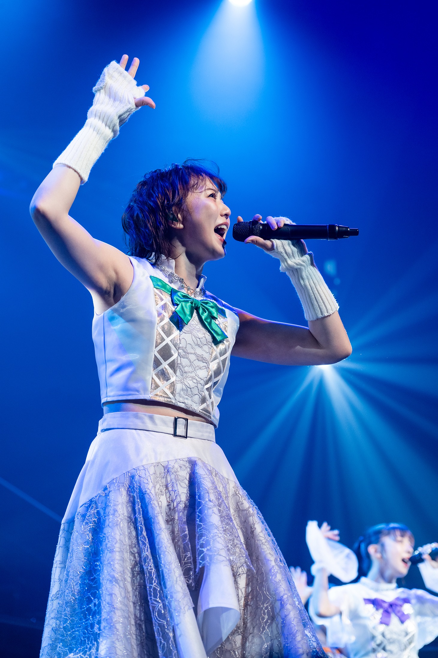 安本彩花