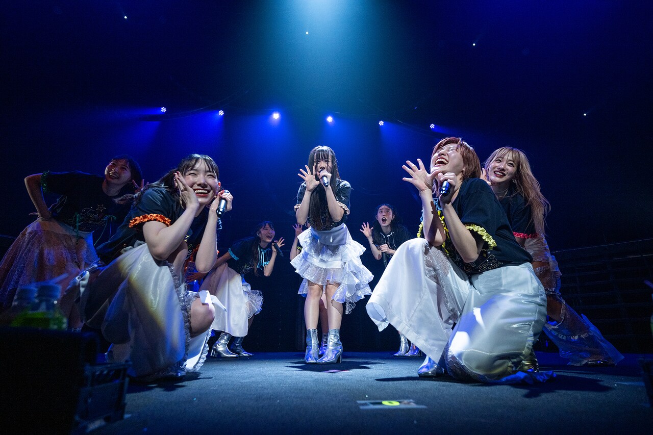 「えびぞりダイアモンド!!」を歌うえびちゅう。