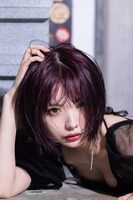 「藍染カレン フォトエッセイ 藍臓」掲載写真 (c) GENKOSHA Co.,Ltd. 2025