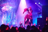 「藍染カレン フォトエッセイ 藍臓」掲載写真 (c) GENKOSHA Co.,Ltd. 2025