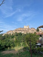 ローマ郊外にある街、カステルヌオーヴォ・ディ・ポルトの街並み。AFRAさん一家お気に入りの場所。