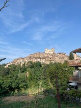 ローマ郊外にある街、カステルヌオーヴォ・ディ・ポルトの街並み。AFRAさん一家お気に入りの場所。