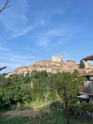 ローマ郊外にある街、カステルヌオーヴォ・ディ・ポルトの街並み。AFRAさん一家お気に入りの場所。