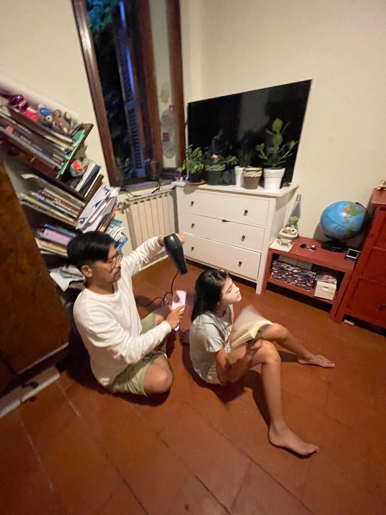 パパに髪を乾かしてもらうらうら。