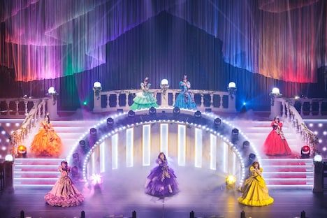 「FRUITS ZIPPER JAPAN TOUR 2024 - AUTUMN - THE STORY OF SEVEN COLORS」の様子。（撮影：ヨシモリユウナ、森好弘）