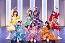 「FRUITS ZIPPER JAPAN TOUR 2024 - AUTUMN - THE STORY OF SEVEN COLORS」の様子。（撮影：ヨシモリユウナ、森好弘）