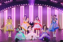 「FRUITS ZIPPER JAPAN TOUR 2024 - AUTUMN - THE STORY OF SEVEN COLORS」の様子。（撮影：ヨシモリユウナ、森好弘）