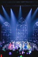 「FRUITS ZIPPER JAPAN TOUR 2024 - AUTUMN - THE STORY OF SEVEN COLORS」の様子。（撮影：ヨシモリユウナ、森好弘）