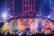 「FRUITS ZIPPER JAPAN TOUR 2024 - AUTUMN - THE STORY OF SEVEN COLORS」の様子。（撮影：ヨシモリユウナ、森好弘）