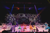 「FRUITS ZIPPER JAPAN TOUR 2024 - AUTUMN - THE STORY OF SEVEN COLORS」の様子。（撮影：ヨシモリユウナ、森好弘）