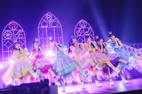 「FRUITS ZIPPER JAPAN TOUR 2024 - AUTUMN - THE STORY OF SEVEN COLORS」の様子。（撮影：ヨシモリユウナ、森好弘）