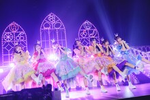 「FRUITS ZIPPER JAPAN TOUR 2024 - AUTUMN - THE STORY OF SEVEN COLORS」の様子。（撮影：ヨシモリユウナ、森好弘）