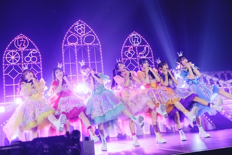 「FRUITS ZIPPER JAPAN TOUR 2024 - AUTUMN - THE STORY OF SEVEN COLORS」の様子。（撮影：ヨシモリユウナ、森好弘）