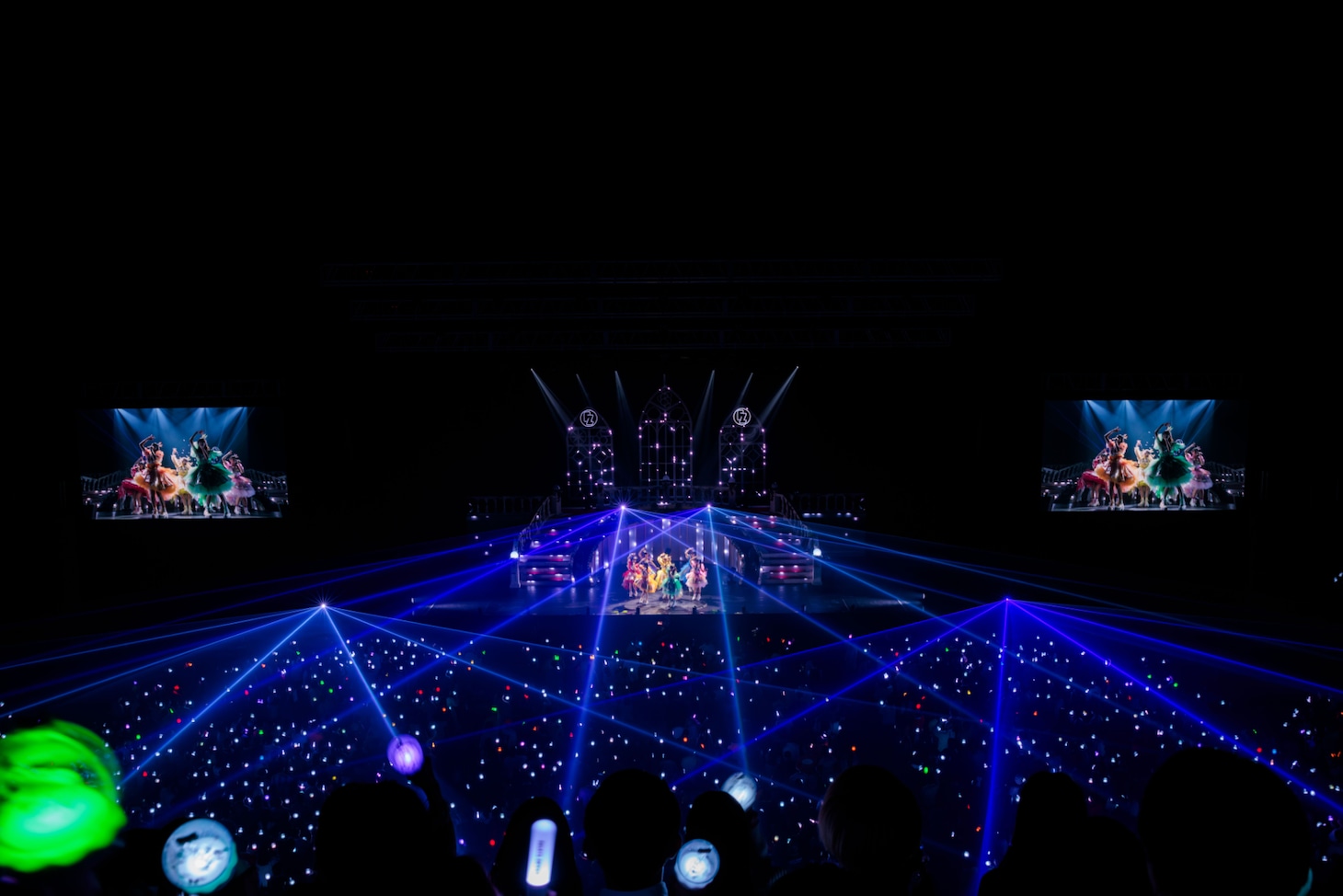 「FRUITS ZIPPER JAPAN TOUR 2024 - AUTUMN - THE STORY OF SEVEN COLORS」の様子。（撮影：ヨシモリユウナ、森好弘）