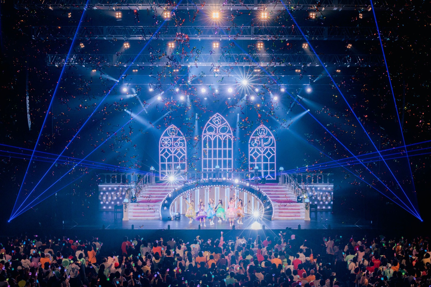 「FRUITS ZIPPER JAPAN TOUR 2024 - AUTUMN - THE STORY OF SEVEN COLORS」の様子。（撮影：ヨシモリユウナ、森好弘）