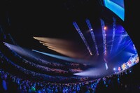 「FRUITS ZIPPER JAPAN TOUR 2024 - AUTUMN - THE STORY OF SEVEN COLORS」の様子。（撮影：ヨシモリユウナ、森好弘）