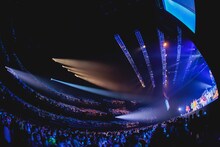 「FRUITS ZIPPER JAPAN TOUR 2024 - AUTUMN - THE STORY OF SEVEN COLORS」の様子。（撮影：ヨシモリユウナ、森好弘）