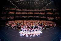 「FRUITS ZIPPER JAPAN TOUR 2024 - AUTUMN - THE STORY OF SEVEN COLORS」の様子。（撮影：ヨシモリユウナ、森好弘）