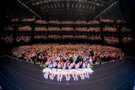 「FRUITS ZIPPER JAPAN TOUR 2024 - AUTUMN - THE STORY OF SEVEN COLORS」の様子。（撮影：ヨシモリユウナ、森好弘）