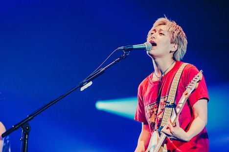 かやゆー(G, Vo)(撮影:うえむらすばる)