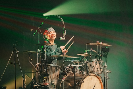 しおん(Dr)(撮影:うえむらすばる)