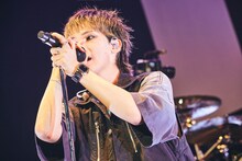 YOSUKE（Vo）（撮影：鳥居洋介）