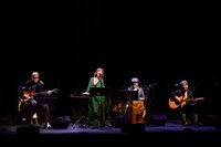 「矢野顕子さとがえるコンサート2024 featuring 小原礼・佐橋佳幸・林立夫」NHKホール公演の様子。（Photo by YUSUKE TAKAMURA）