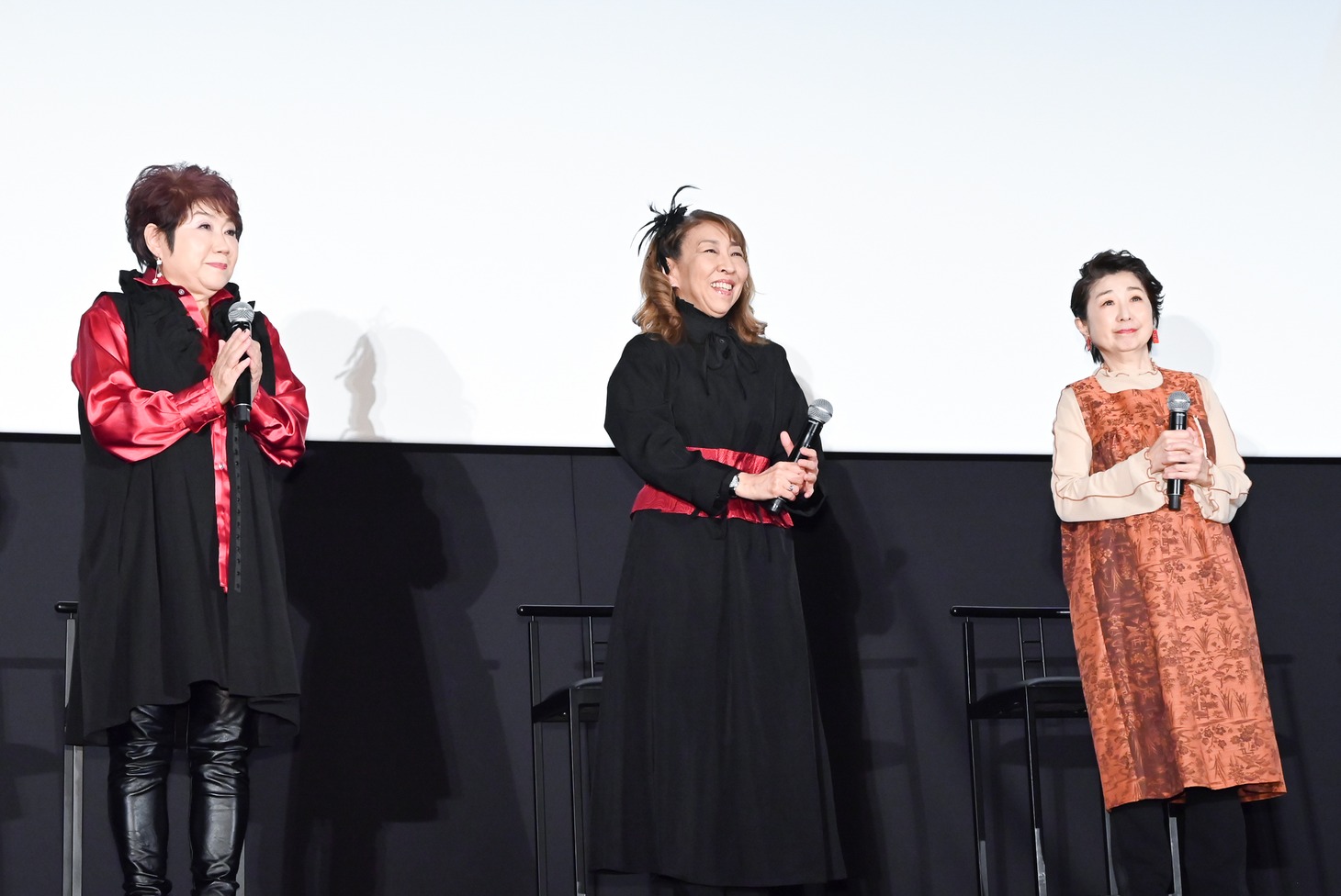 左から一龍斎貞友、高山みなみ、田中真弓。