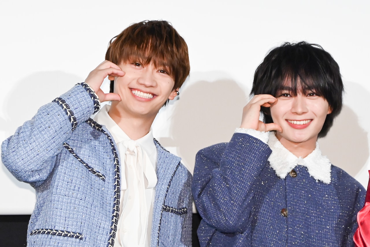 フォトセッション中の藤原丈一郎（左）、大西流星（右）。 - なにわ