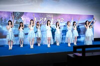 “波越えダンス”をレクチャーするME:I。