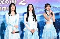 左からMOMONA、MIU、COCORO。