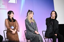 左から齊藤なぎさ、茅島みずき、金子ノブアキ。