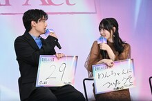 左から櫻井海音、齊藤なぎさ。