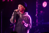 山田義孝（Vo / 吉田山田）（撮影：松本いづみ）