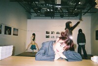 2024年3月から4月にかけて行われた写真展「アイナ・ジ・エンド photo exhibition ‐幻友‐」にて撮影。