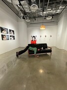 2024年3月から4月にかけて行われた写真展「アイナ・ジ・エンド photo exhibition ‐幻友‐」会場にて撮影。