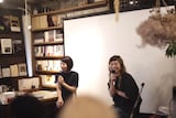 川内倫子(左)と原田郁子(右)。
