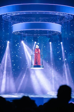 椎名林檎がミューズたちとお祭り騒ぎ、6年ぶりアリーナツアー「（生 