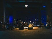 「Hedigan's "Warehouse Session"」のステージ。（Photo by Kippei）