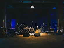 「Hedigan's "Warehouse Session"」のステージ。（Photo by Kippei）