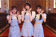 リニューアルオープンしたAKB劇場に訪れたAKB48の第20期生。(c)AKB48